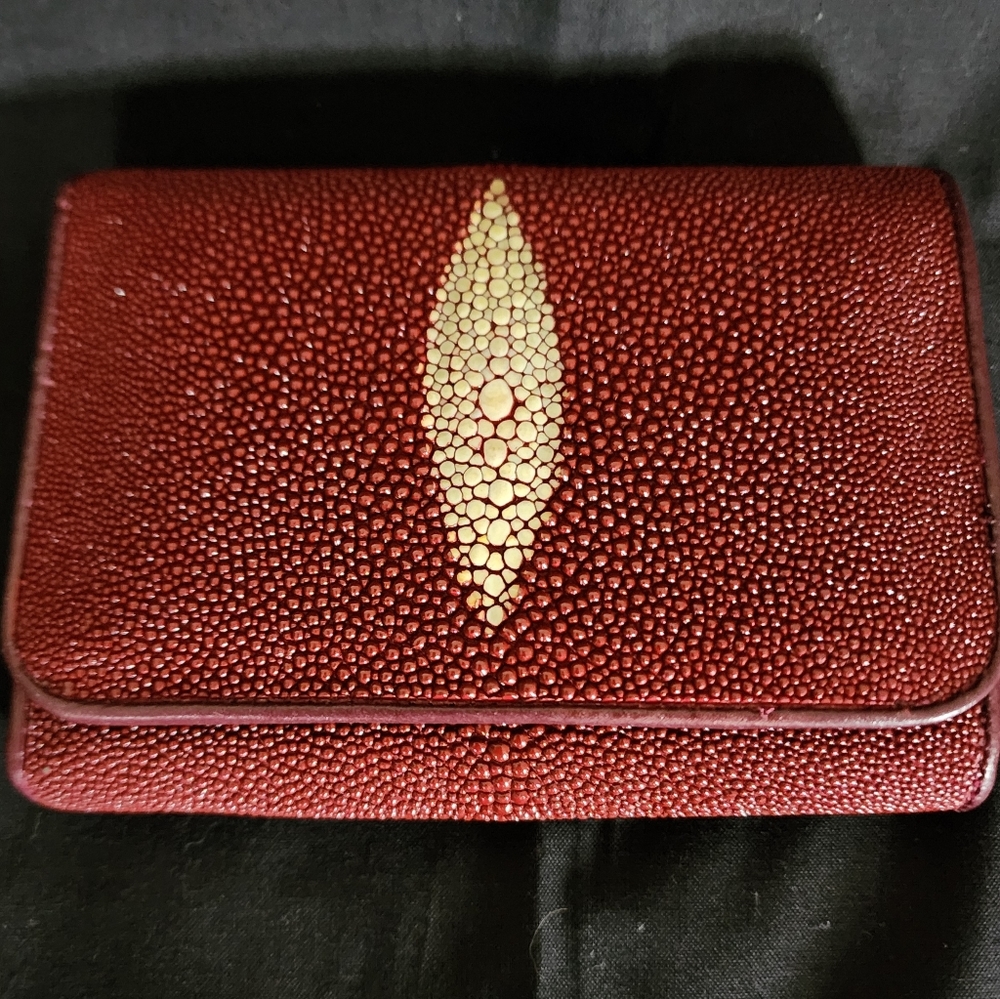 Perfect Trifold Stingray Womans Wallet NWOT